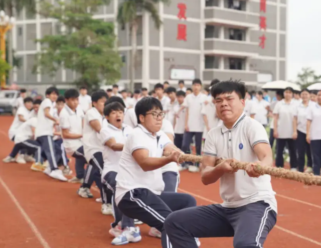 构成教与学师与生“共同在场”的双向互动讲堂力求在师生携手