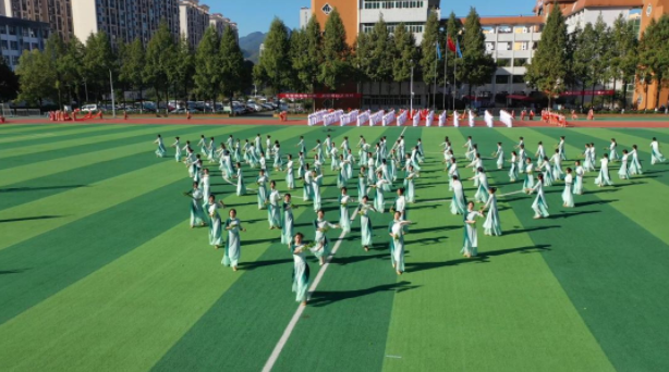 孩子和同学争论问题有时甚至吵起来这是学术上的讨论不是吵架