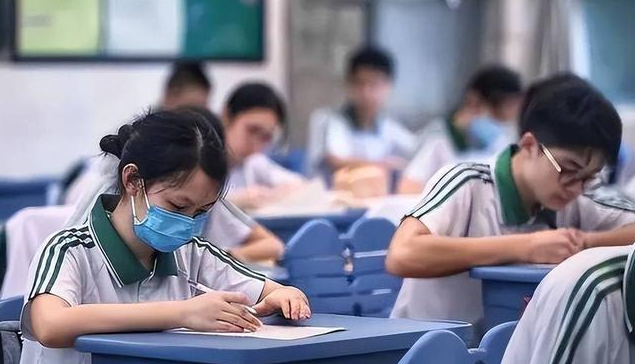 设定鸿沟强化规范能够让孩子在很小的时分就学会管理时刻和心