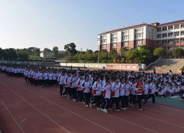 孩子们也从被动听讲转向自动探求成果但更重要的是学习状况的