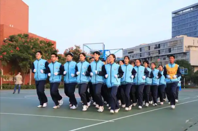 实时收集学生运动负荷心率等数据为学生个性化训练供给科学依据